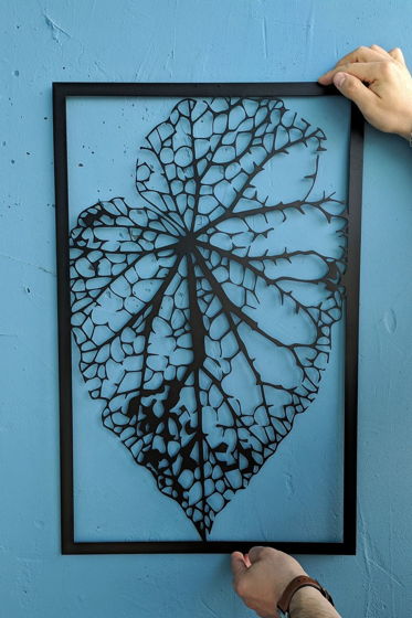 Настенный декор из металла "Узорчатый лист"
