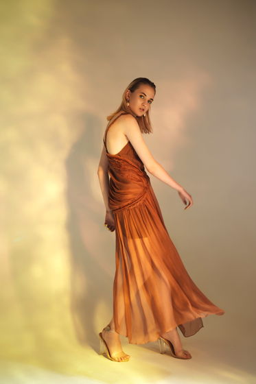Платье шифоновое Terracotta из коллекции “MEDUSA”. Размер 40-42