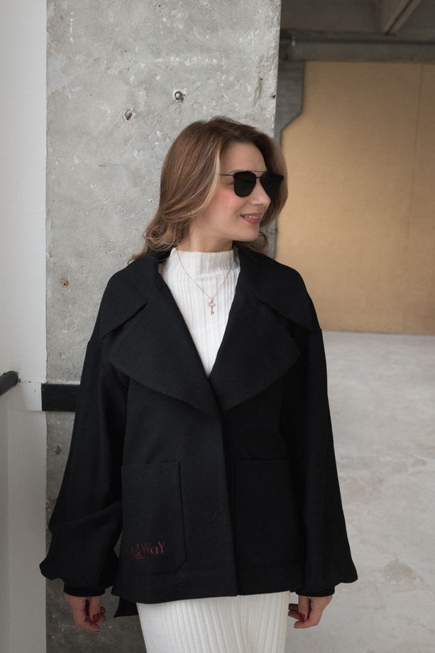 Фланелевое полупальто "МИА" черного цвета с вышивкой