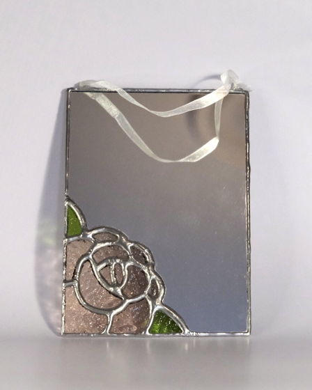 Зеркало с витражным элементом в виде розы