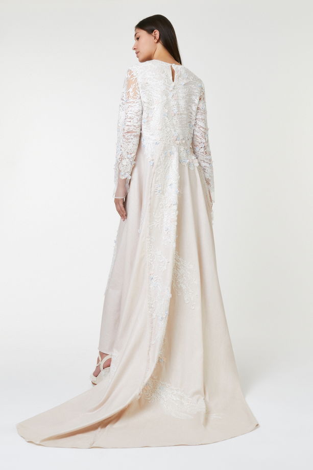 Свадебное дизайнерское платье из итальянского льна и кружева ручной работы