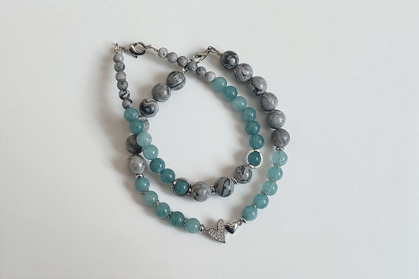 Пара браслетов из яшмы