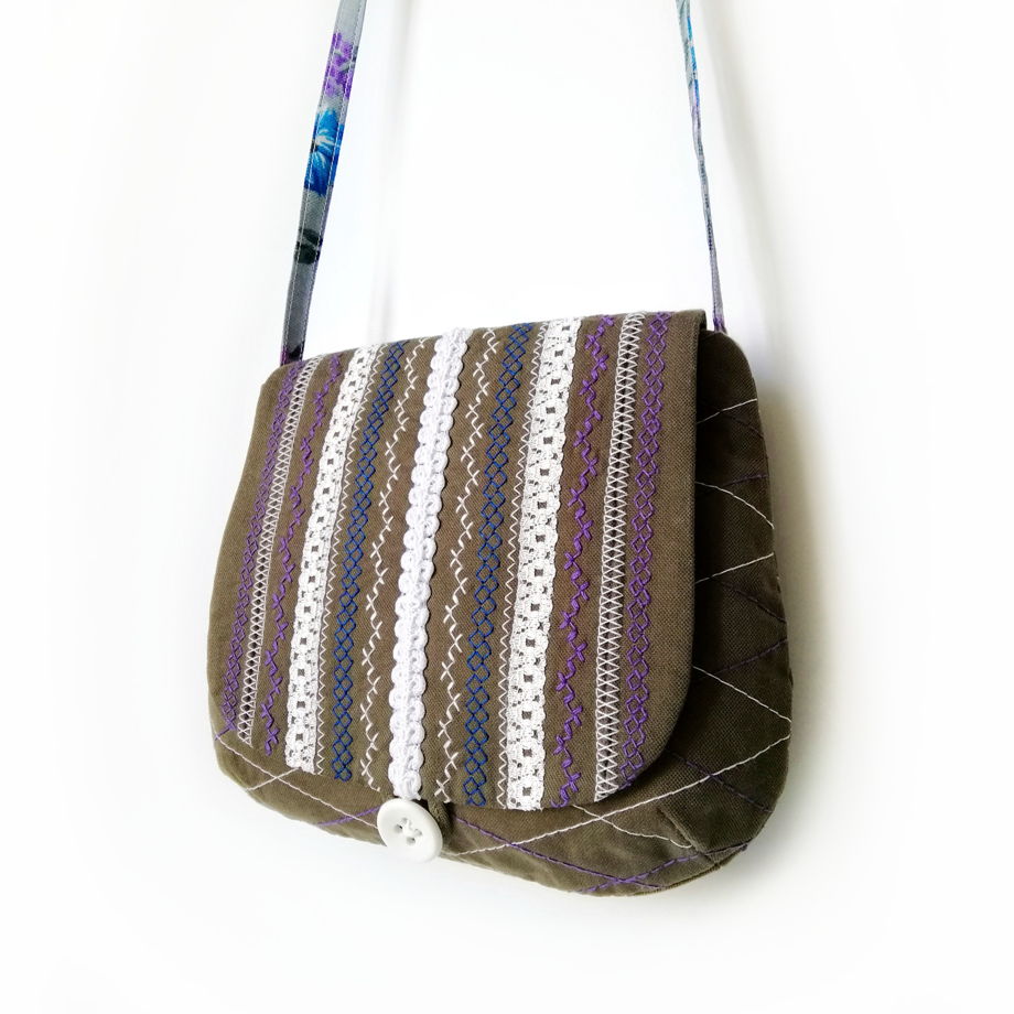 Маленькая сумочка ручной работы цвета хаки на длинном ремешке