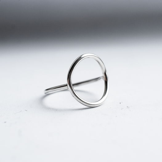 Кольцо круг из серебра