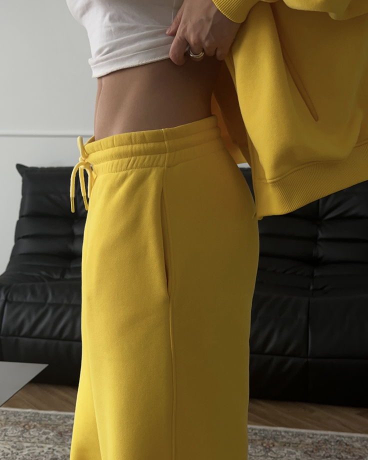 Широкие брюки цвет Спелый лимон с эффектом велюра