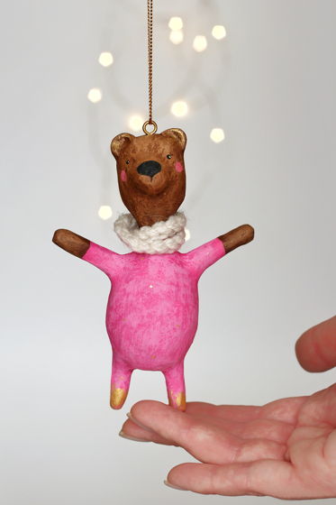 Авторская елочная игрушка "Медведь бурый в розовом комбинезоне"