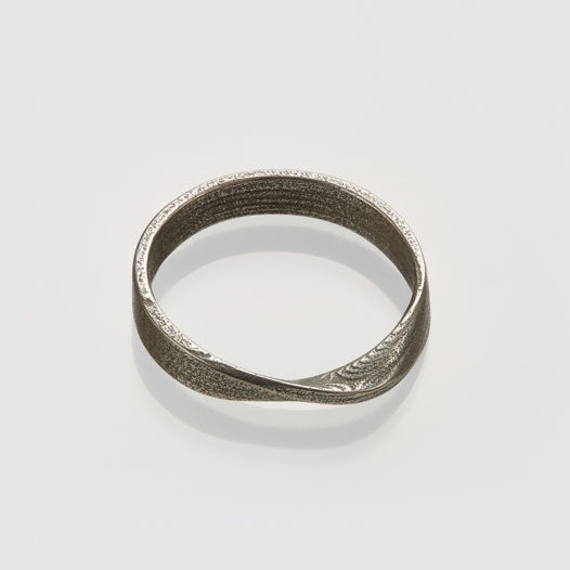 Стальное минималистичное кольцо лента Мебиуса