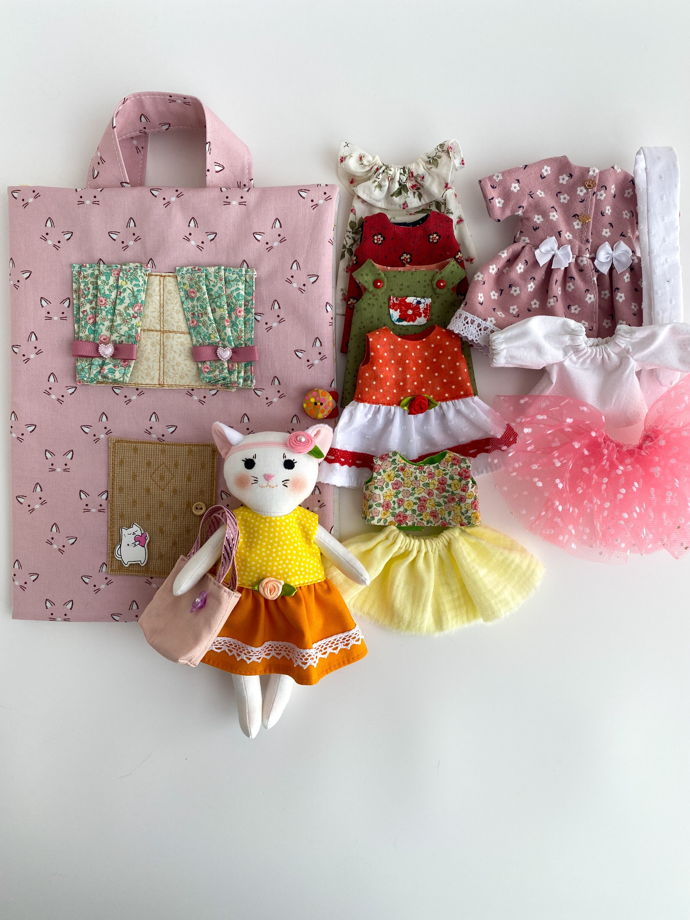 Кукла-кошка с одеждой и сумкой