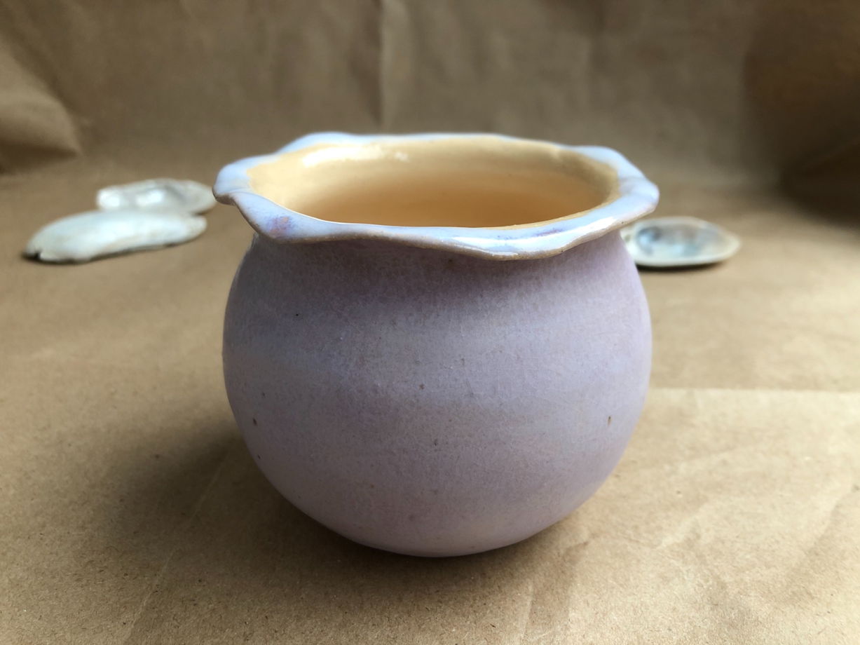 Маленькая круглая ваза из керамики