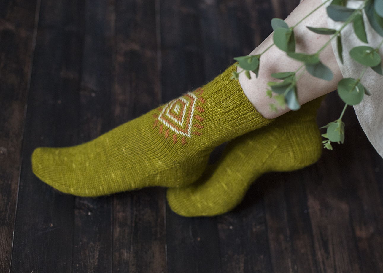Женские носки с орнаментом