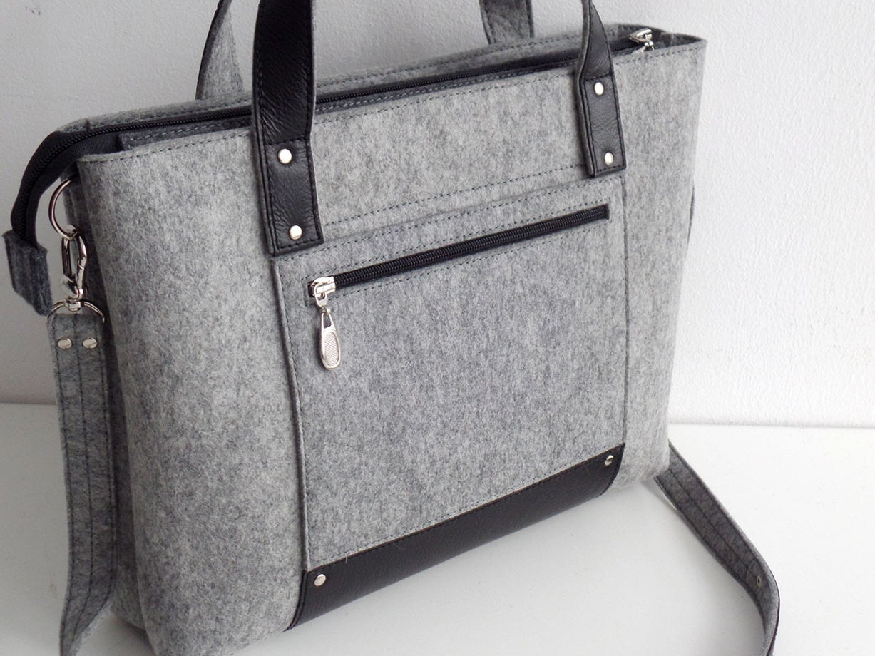 Светло-серая сумка-портфель из фетра и натуральной кожи