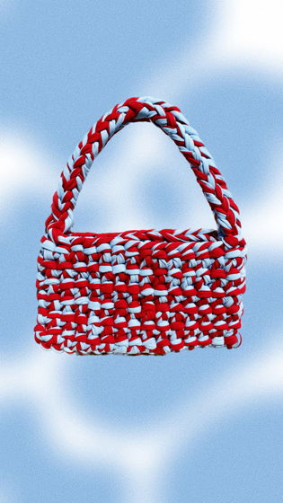 Вязаная сумка багет из хлопка с металлической застежкой-кнопкой цвет небесный/красный