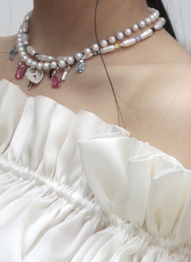 Блузка с декольте Renessance жемчужная