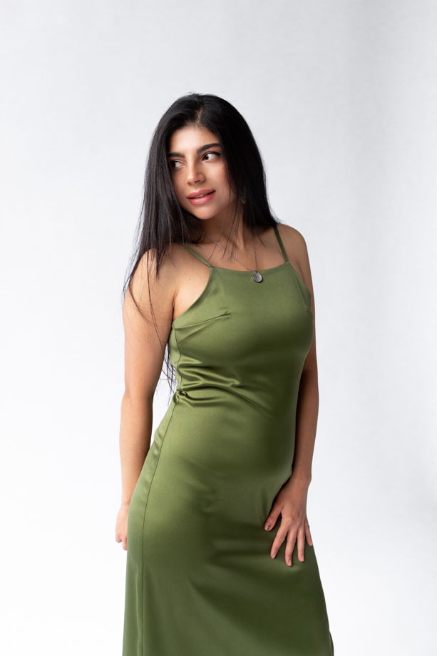 Платье комбинация из плотного атласа в зелёном цвете