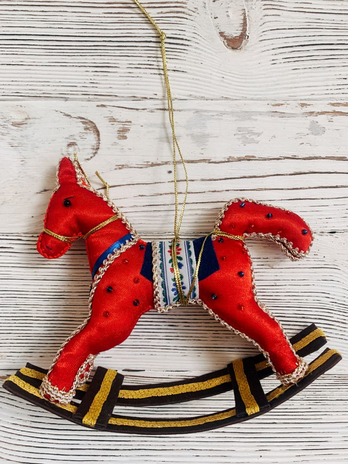 Елочная игрушка ручной работы из текстиля "Лошадка-качалка"