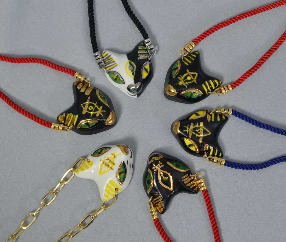 Браслет Bastet (Бастет) на шнурке со стопером (фарфор+золото/платина)