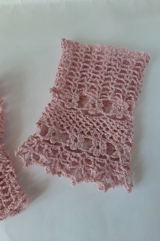 Ажурные манжеты вязаные из хлопка с люрексом розовые