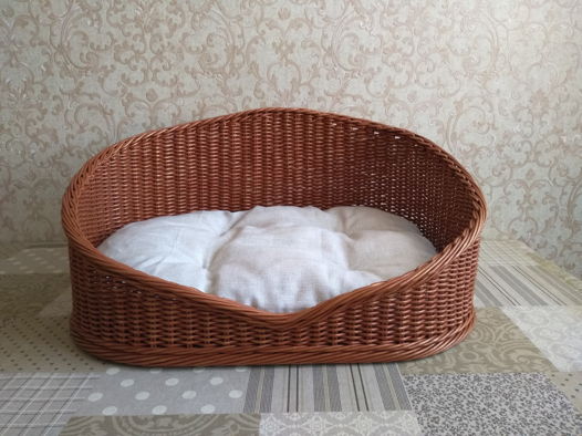 Плетеная лежанка для кошки или маленькой собачки