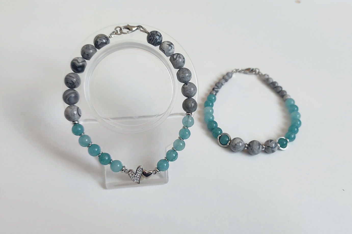 Пара браслетов из яшмы