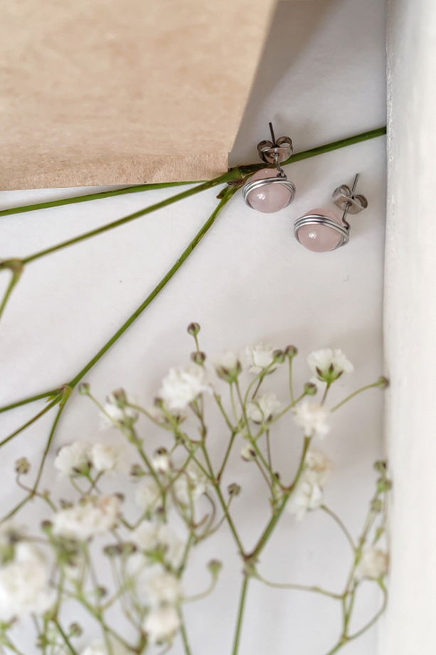 Серьги - пуссеты с розовым кварцем