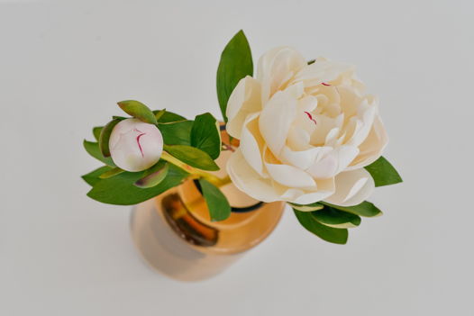 Белые искусственные пионы ручной работы / Реалистичные пионы из фоамирана / Цветочная композиция для интерьера / Подарок для женщины