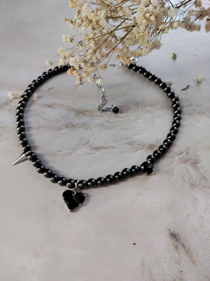 Гематитовое ожерелье "Gothic Lady" с сердечком из черных фианитов