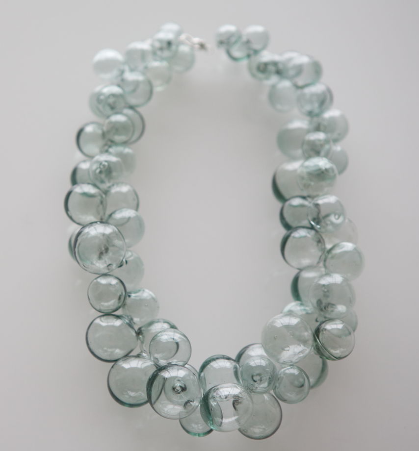 Ожерелье из полых стеклянных бусин-сфер "Грозовое облако"