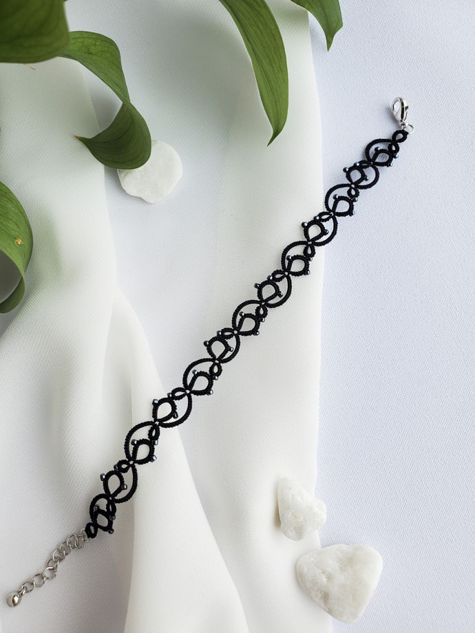 Черный кружевной плетеный браслет фриволите ручной работы "Анна"