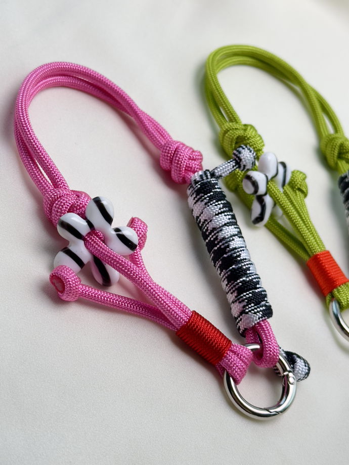 Кистевой браслет для телефона