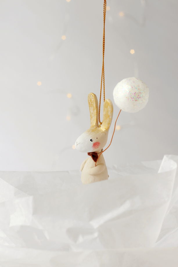 Авторская декоративная игрушка кролик "с шариком", кролик беж