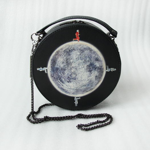 Авторская  круглая сумка "Лунный марафон" c картиной современного художника ANNA BO ручной работы