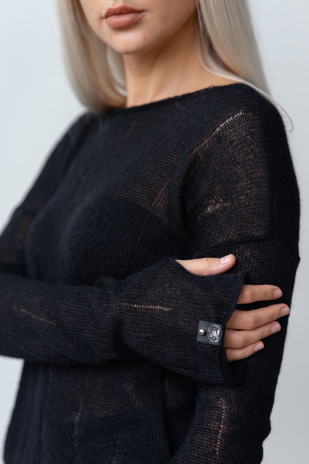 Чёрный женский свитер-паутинка с «лакшери -рванью» из кид-мохера