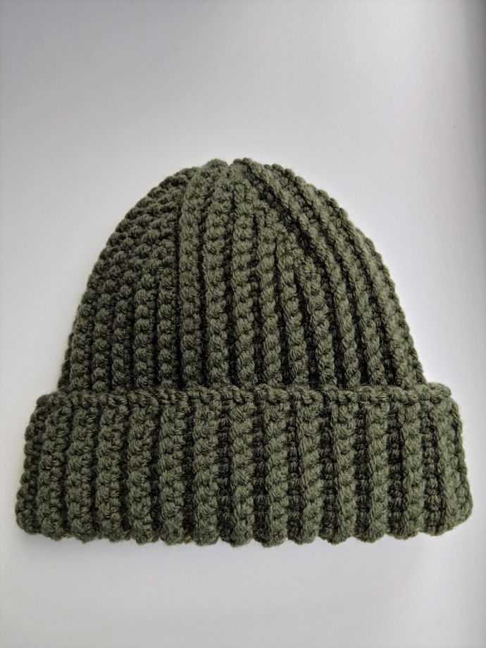 Зимняя шапка бини цвета хаки