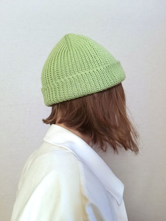 Зеленая вязаная шапка унисекс из шерсти мериноса и натурального шелка ручной работы