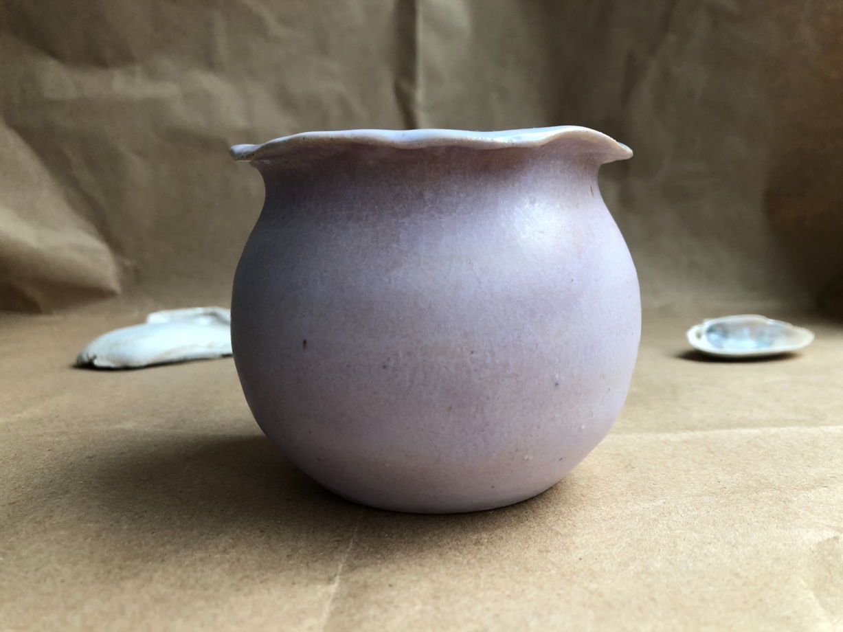 Маленькая круглая ваза из керамики