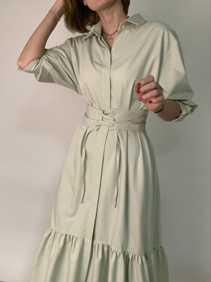 Платье с корсетным поясом из легкой костюмной Ткани