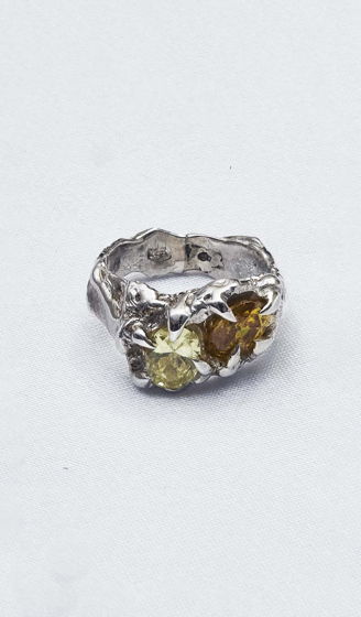 Серебряное кольцо странной формы с желтым цирконом — "CLAW"