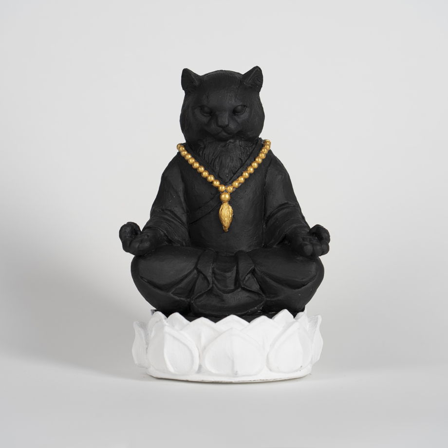 Статуэтка ручной работы из камня Чёрный Кот Хан с золотой атрибутикой