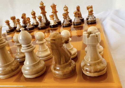 Шахматы «Янтарь и Оникс»