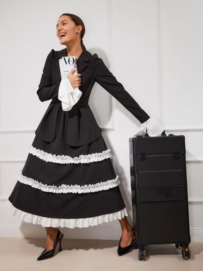 Платье длины миди «Ясна» в черном цвете, с рюшами, пышной юбкой и баской