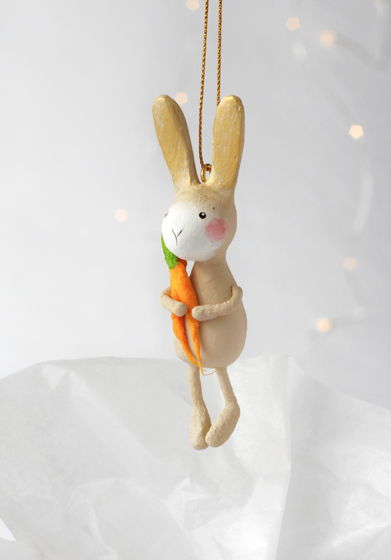 Авторская елочная игрушка "Кролик с морковкой", беж