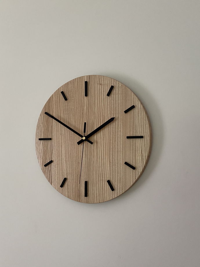 Часы настенные с штрихами из дерева