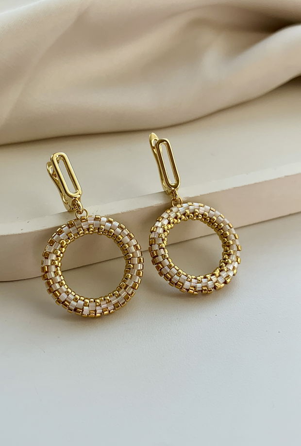 Серьги кольца из бисера