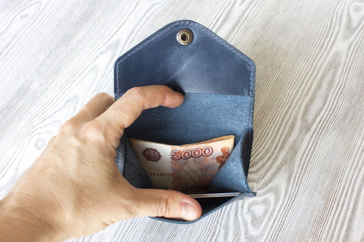 Кошелек из натуральной кожи для монет, банкнот и пластиковых карт синий