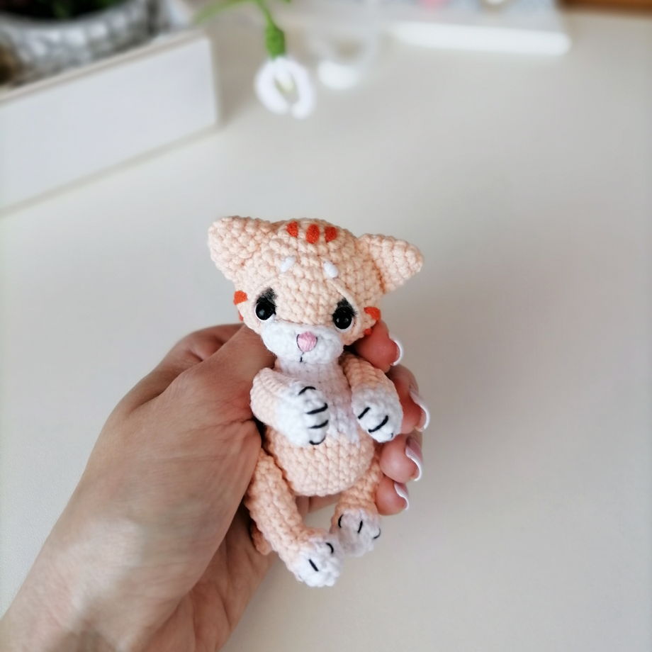 Детская вязаная игрушка персиковый котенок / Мягкий котик ручной работы