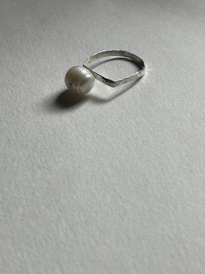 Кольцо из серебра с белым жемчугом