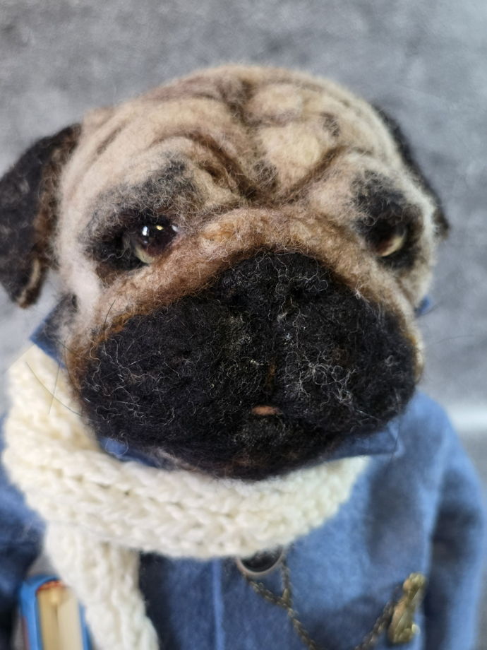 Войлочная интерьерная игрушка "Мопс Осип"