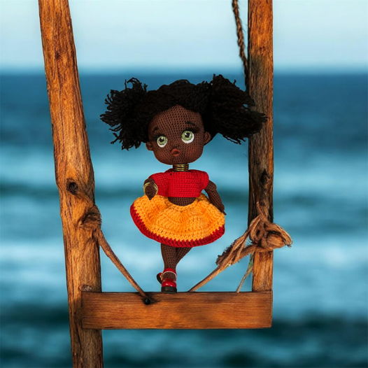 Очаровательная вязаная куколка мулатка
