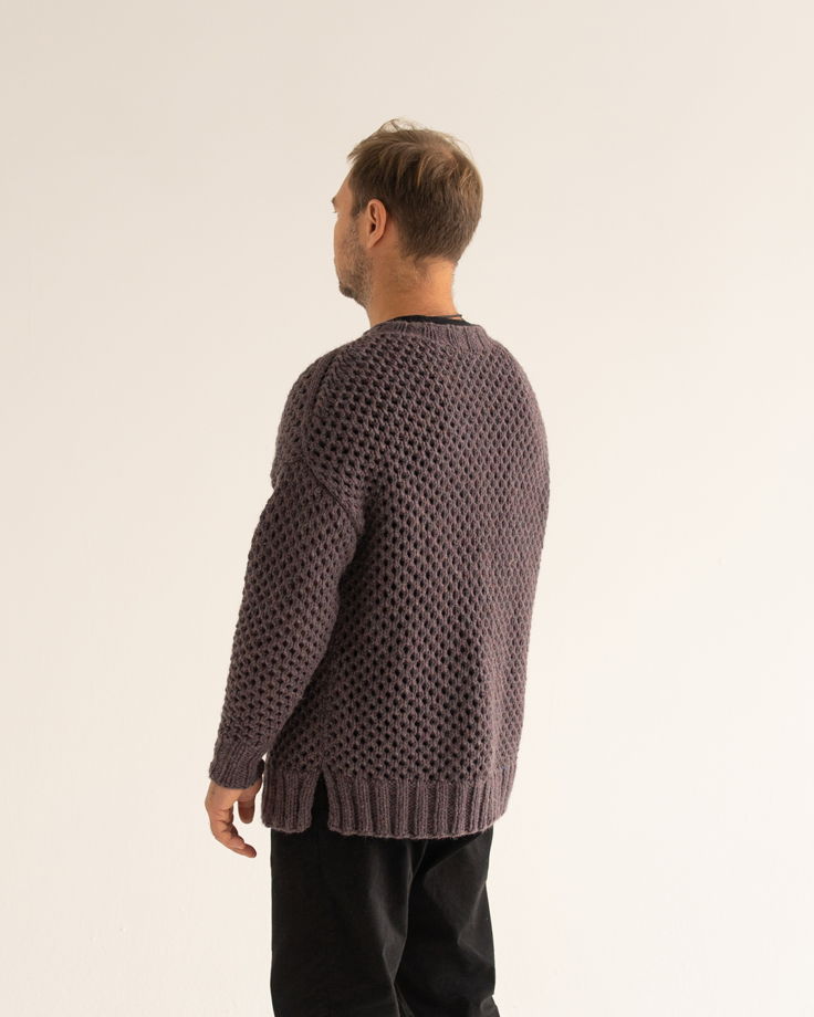 Лиловый шерстяной свитер