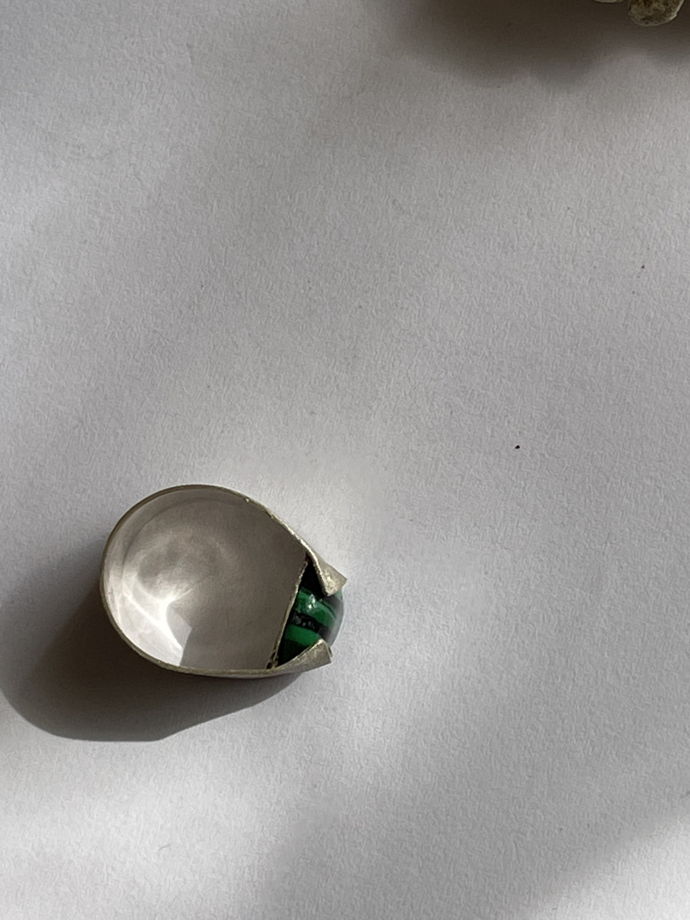 Кольцо из серебра с малахитом